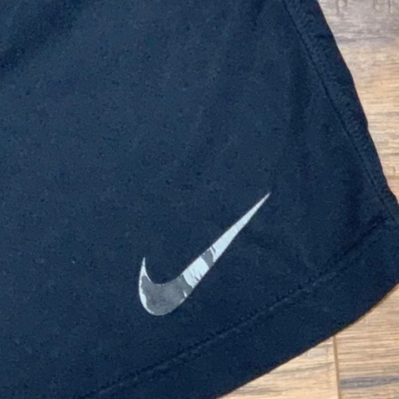 Nike Dri Fit Shorts Size Small - Picture 3 of 4